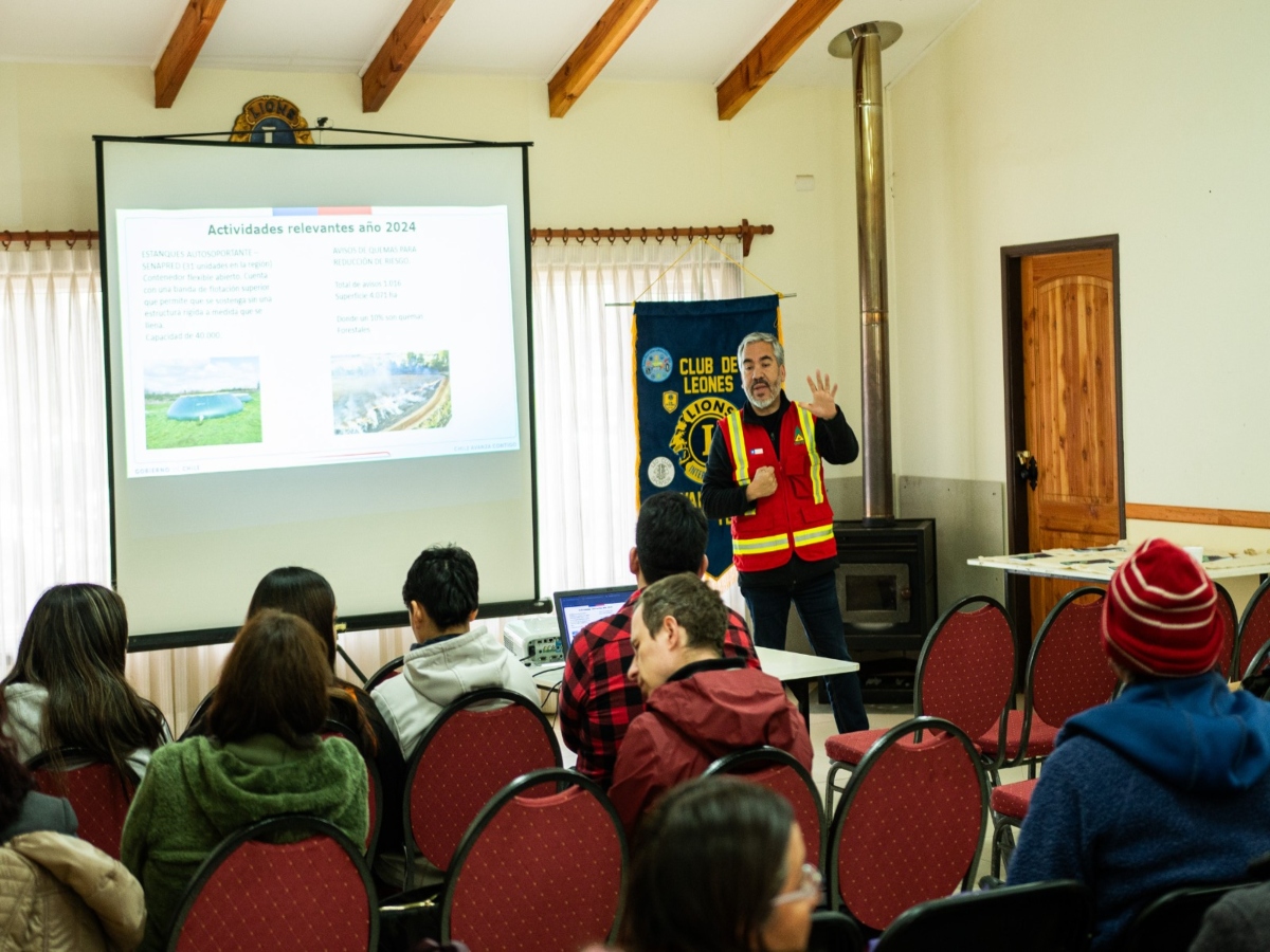 Seminario reunió a instituciones y juntas de vecinos para prevenir y prepararse frente a emergencias forestales y comunitarias