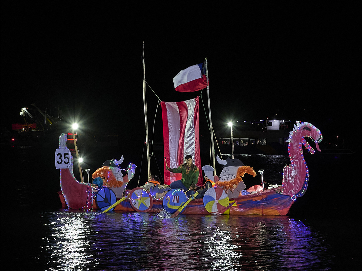 Municipio lanza bases para participar del Corso Fluvial Noche Valdiviana 2025