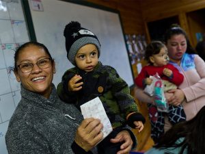 web_0000s_0007_Entrega_huevitos_chocalete_JJVV_pablo_neruda_17_4_2025 6